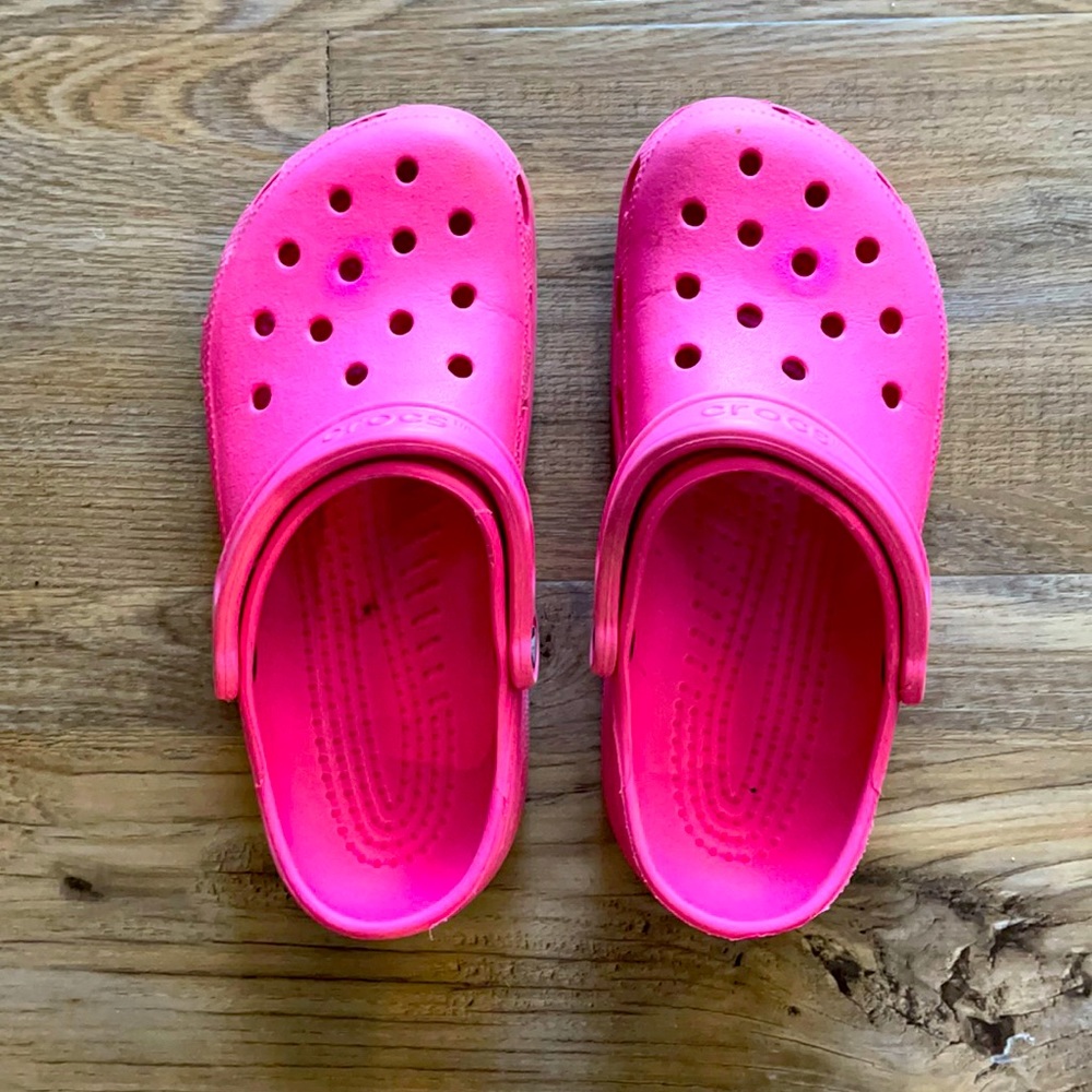 HOT PINK CROCS